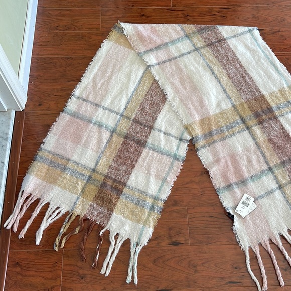 NWT Cejon Pink and Tan Plaid Blanket Wrap Tassel Scarf - Picture 3 of 11